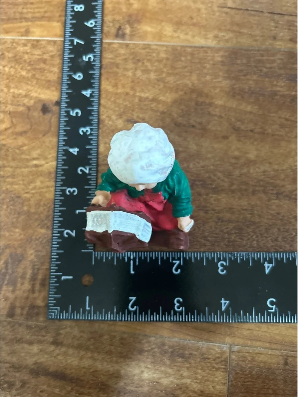 YI ART Korean resin figurine of Woman with Spinning Wheel